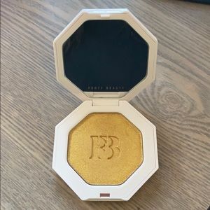 Fenty Beauty Freestyle Highlighter